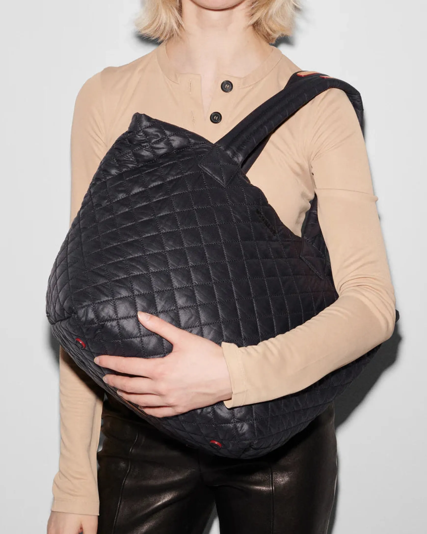 METRO MEDIUM TOTE DELUXE BLACK